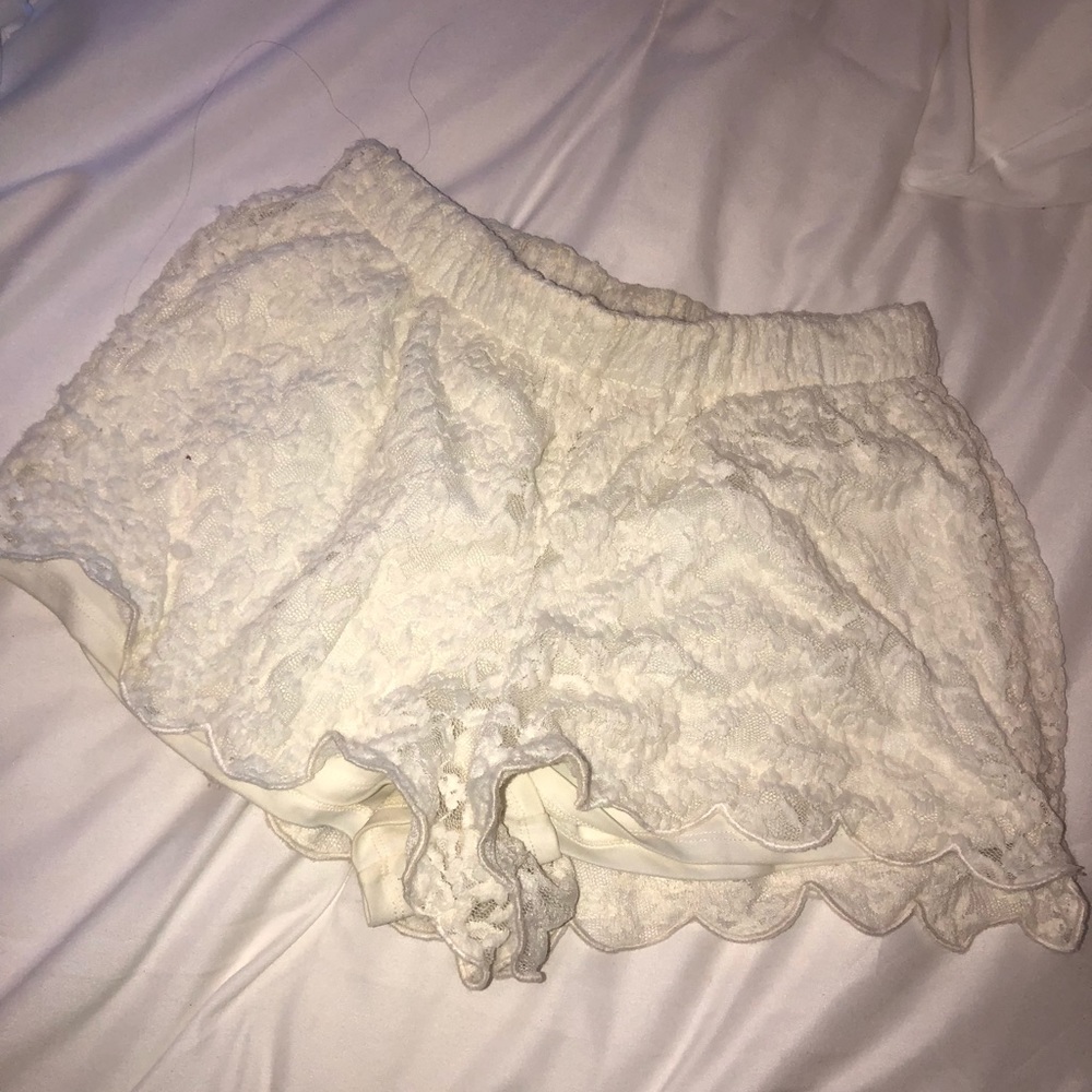 Lace cream shorts